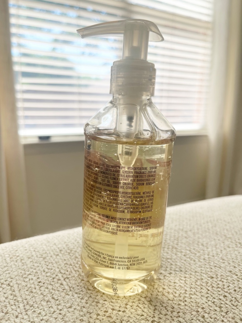 NEW Williams Sonoma 8 Oz Winter Berry  Hand‎ Soap With Essential Oils Pump - Picture 2 of 2